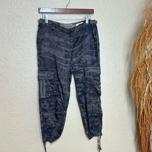 Da-Nang silk camo cargo style pants size medium carpenter
